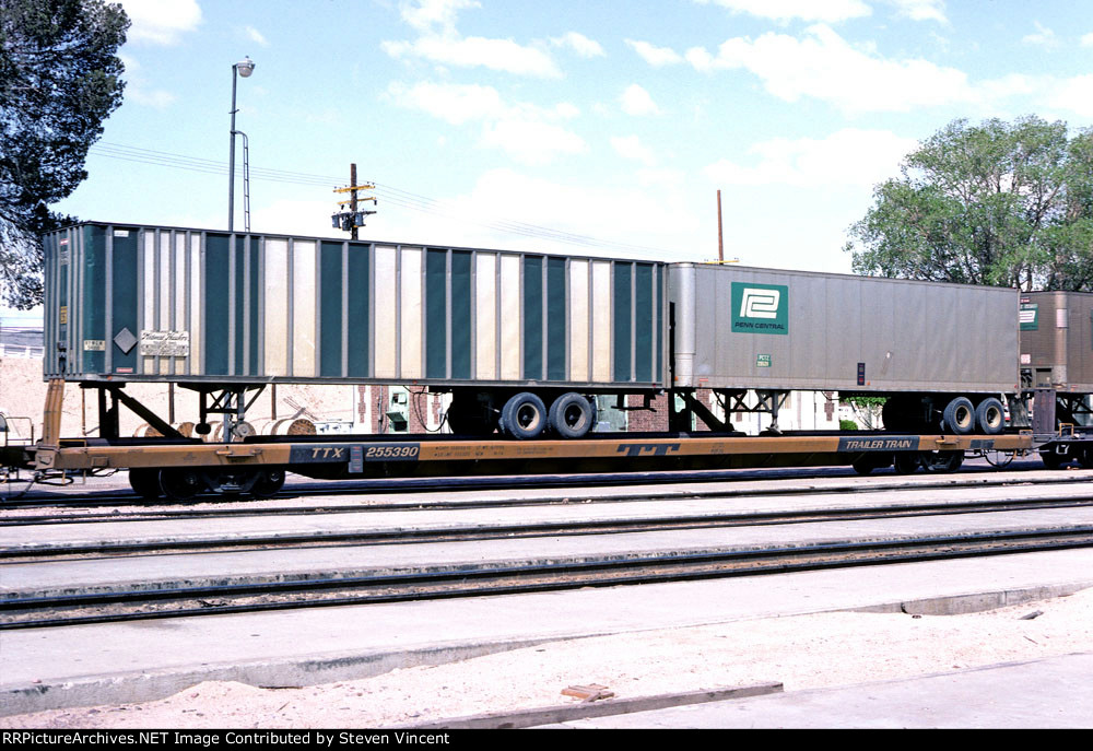 Trailer Train pig flat TTX #255390 with a Midwest Haulers & a Penn Central trailer.